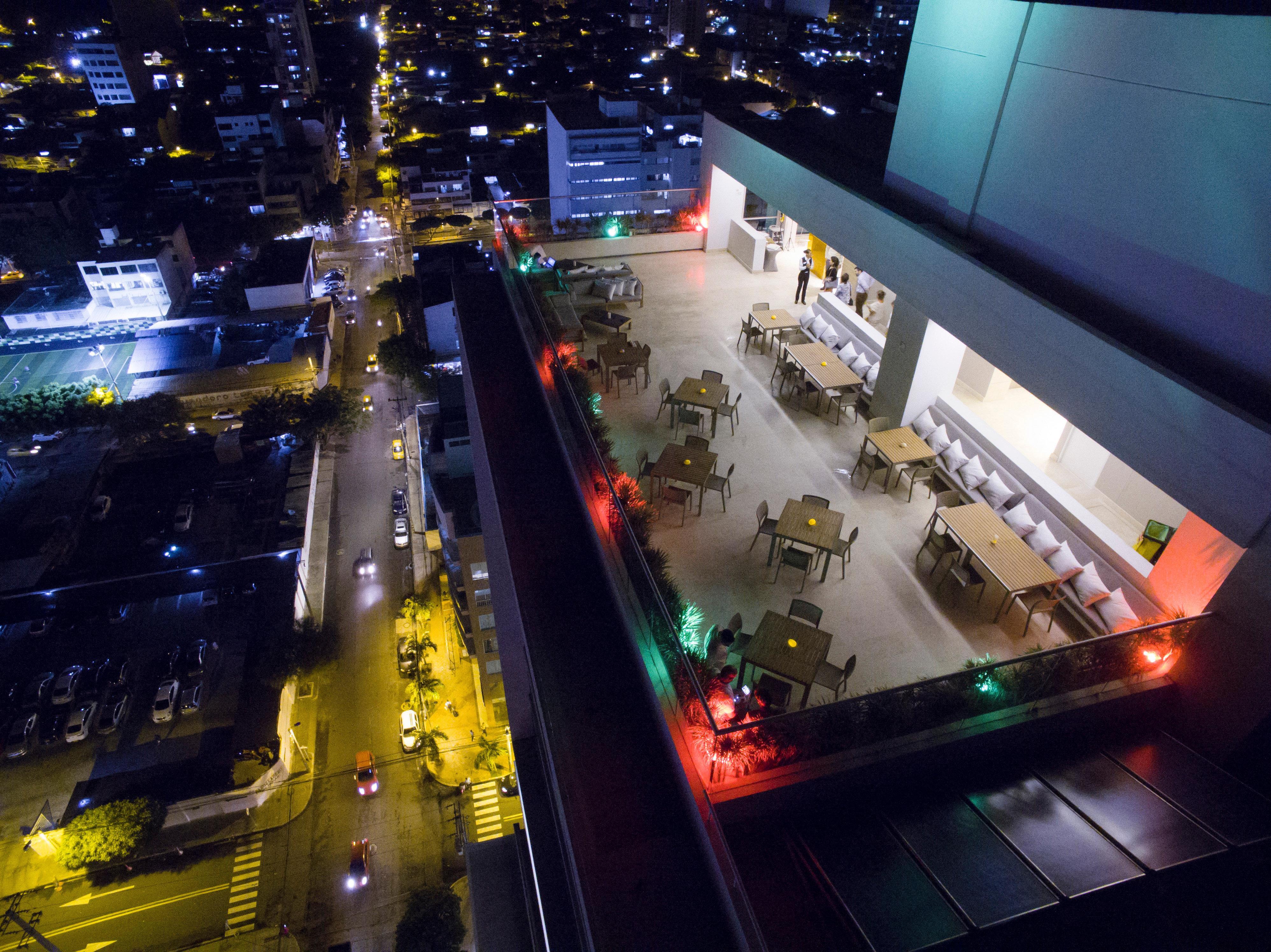 Holiday Inn Cucuta By Ihg Екстериор снимка Sky bar at the hotel