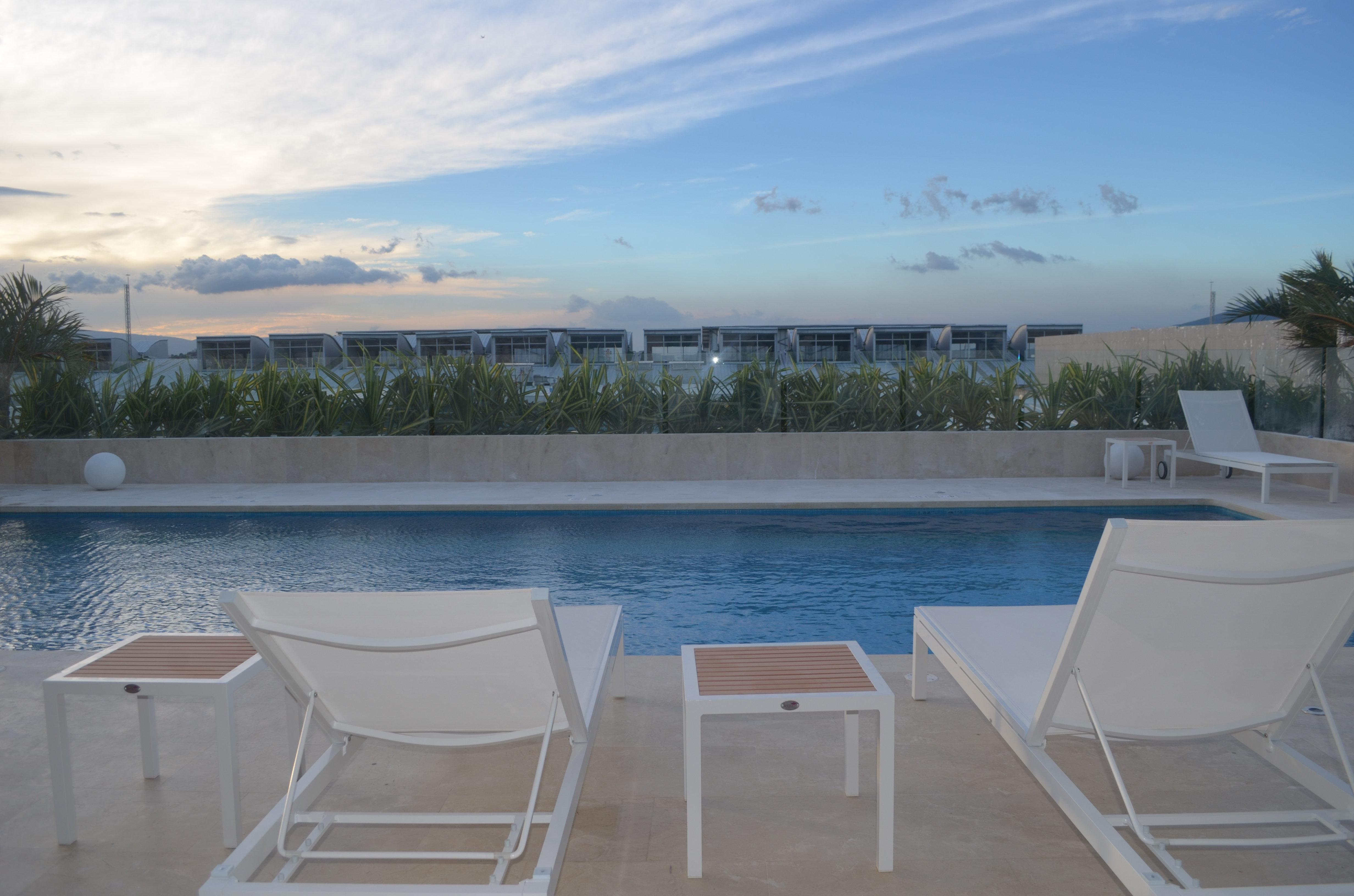 Holiday Inn Cucuta By Ihg Екстериор снимка Rooftop pool at the Hotel