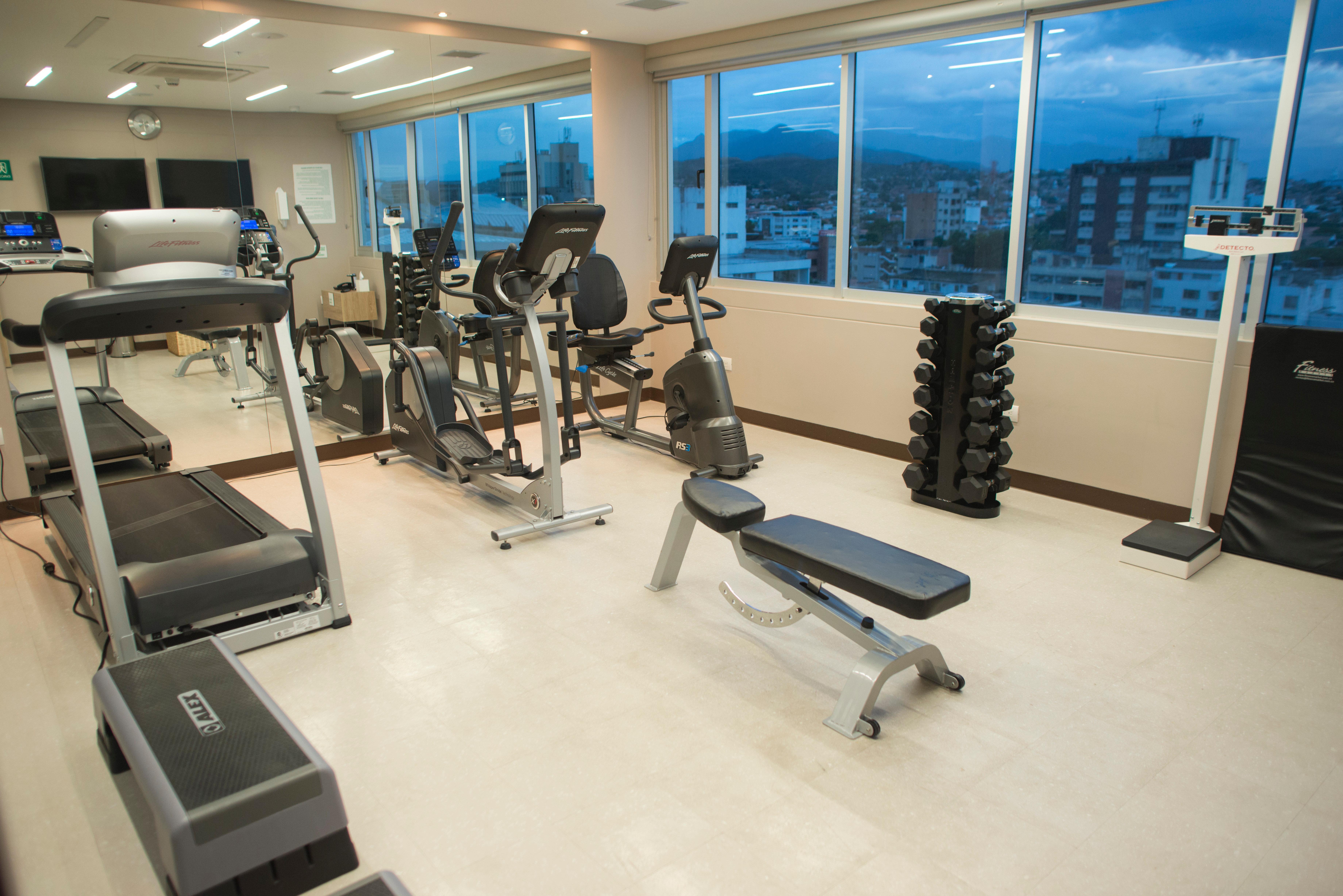 Holiday Inn Cucuta By Ihg Екстериор снимка A gym