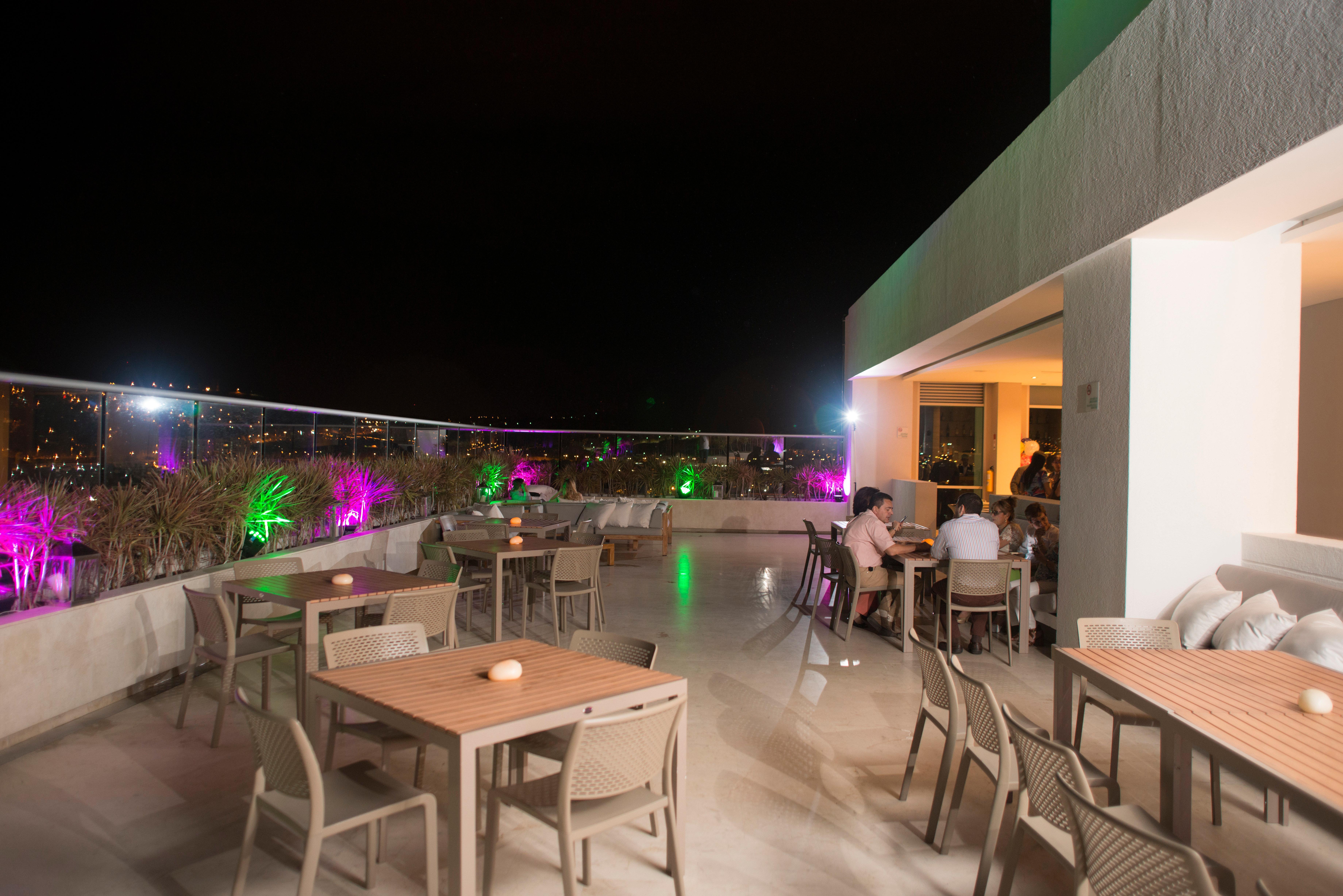 Holiday Inn Cucuta By Ihg Екстериор снимка Sky Bar