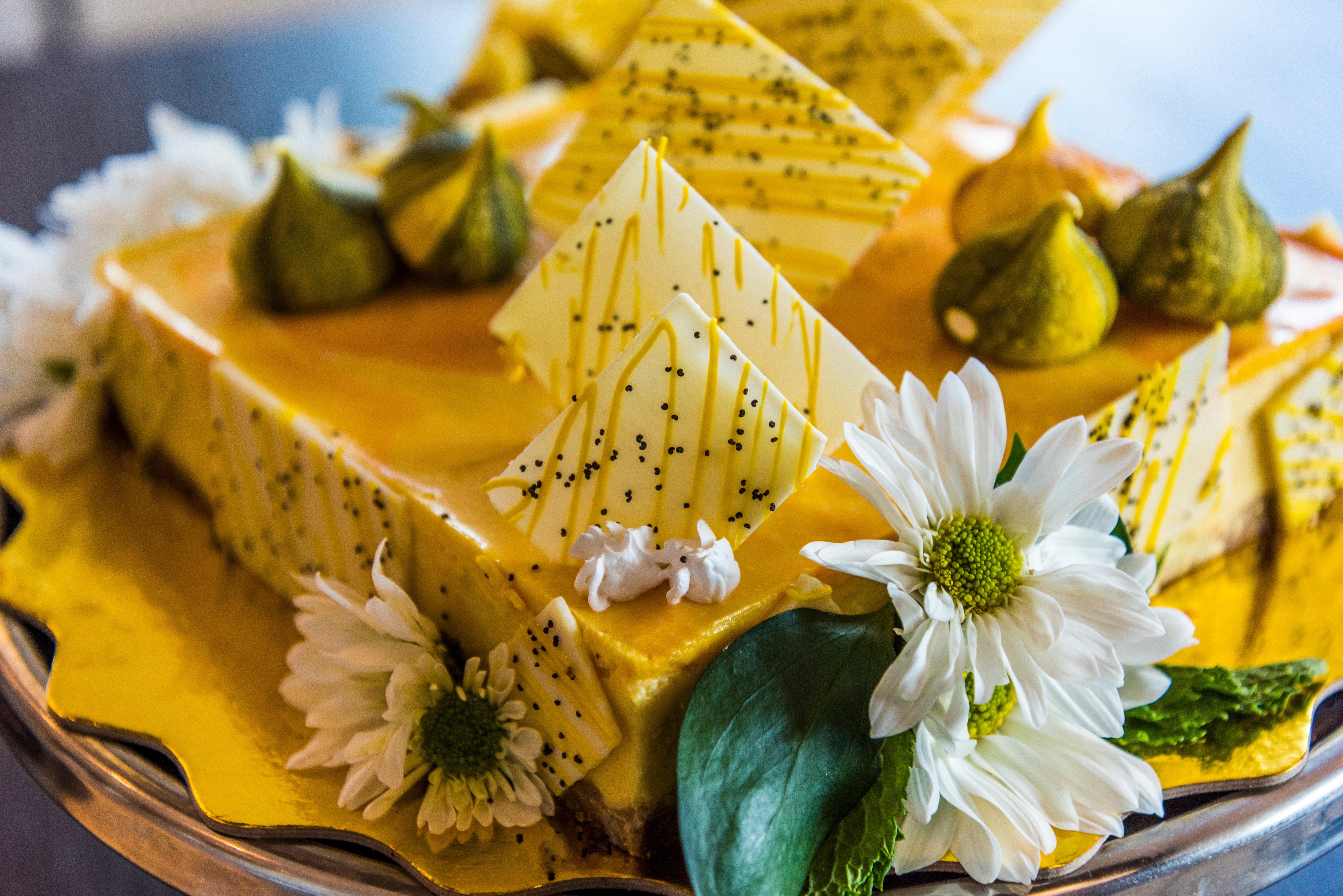 Holiday Inn Cucuta By Ihg Екстериор снимка A mango cake
