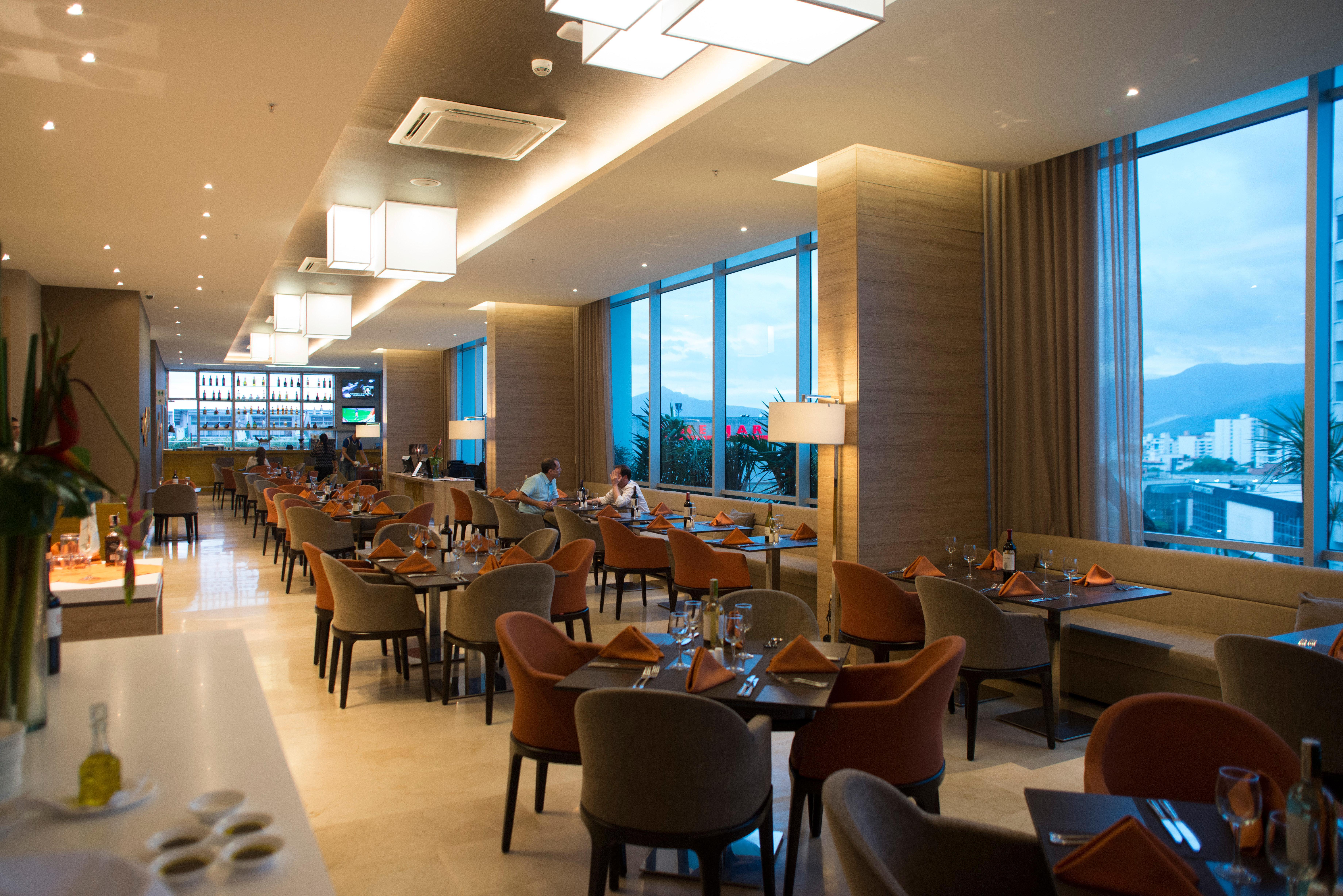 Holiday Inn Cucuta By Ihg Екстериор снимка The Club Lounge at Hong Kong International Airport