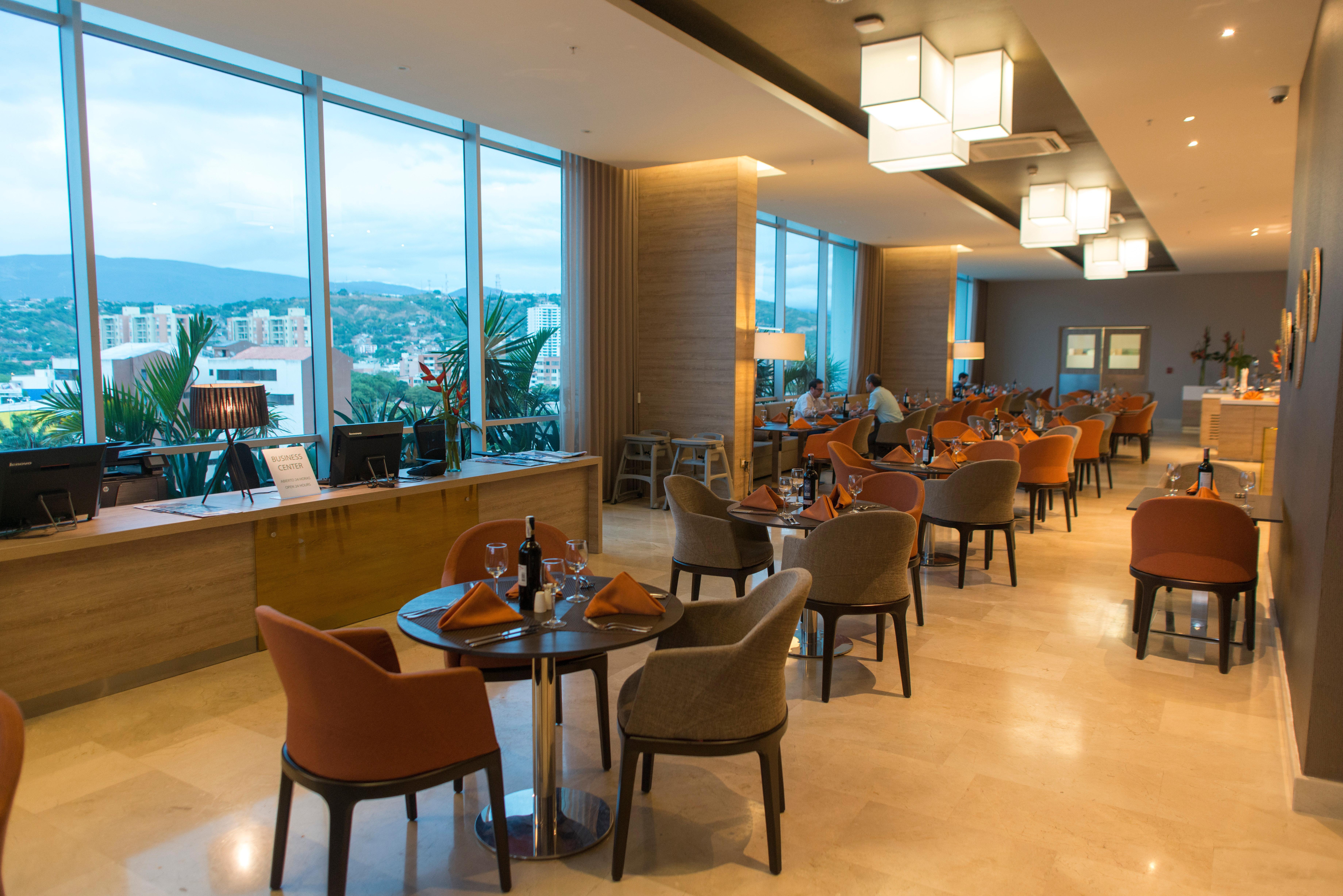 Holiday Inn Cucuta By Ihg Екстериор снимка The lounge at the airport
