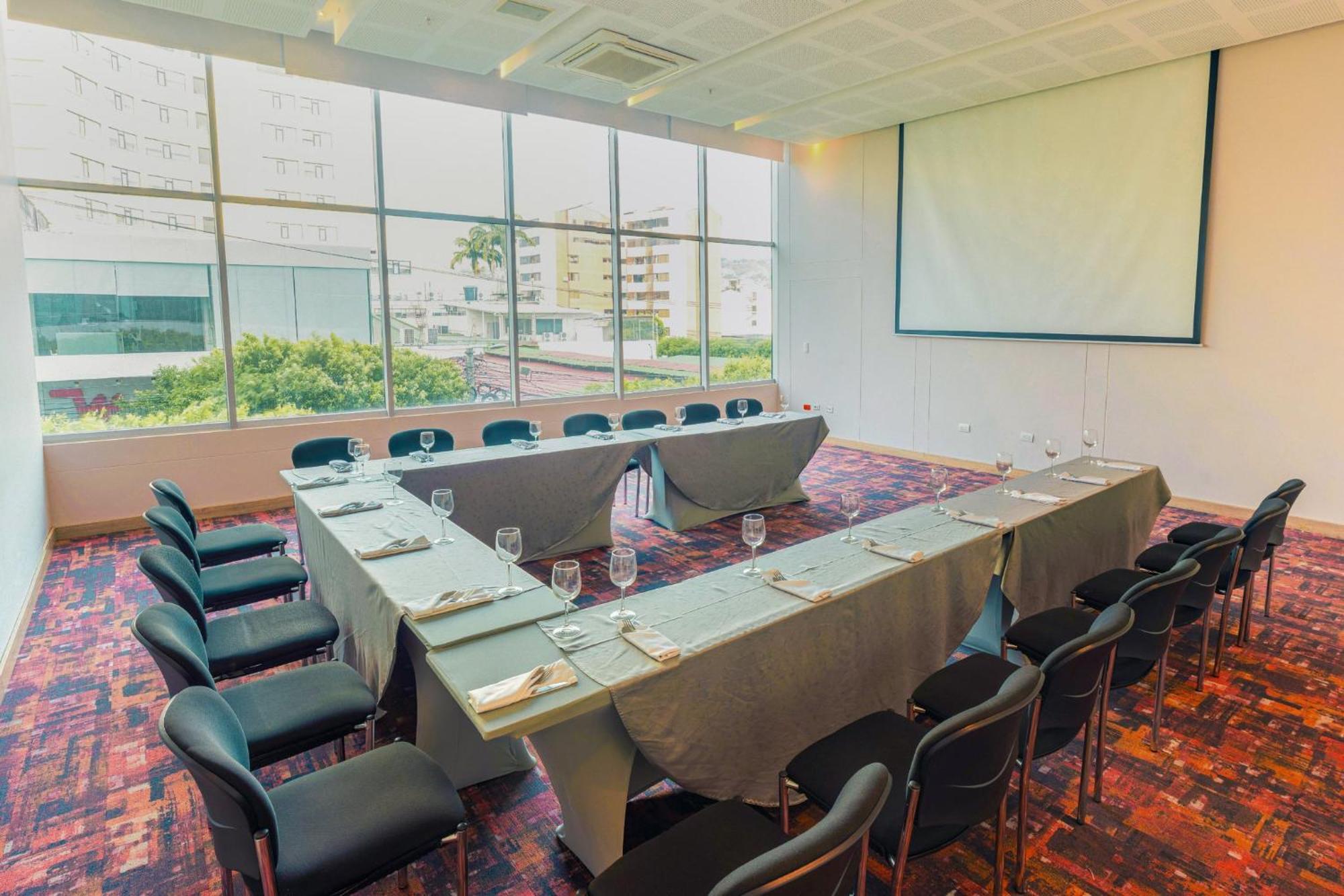 Holiday Inn Cucuta By Ihg Екстериор снимка Meeting room