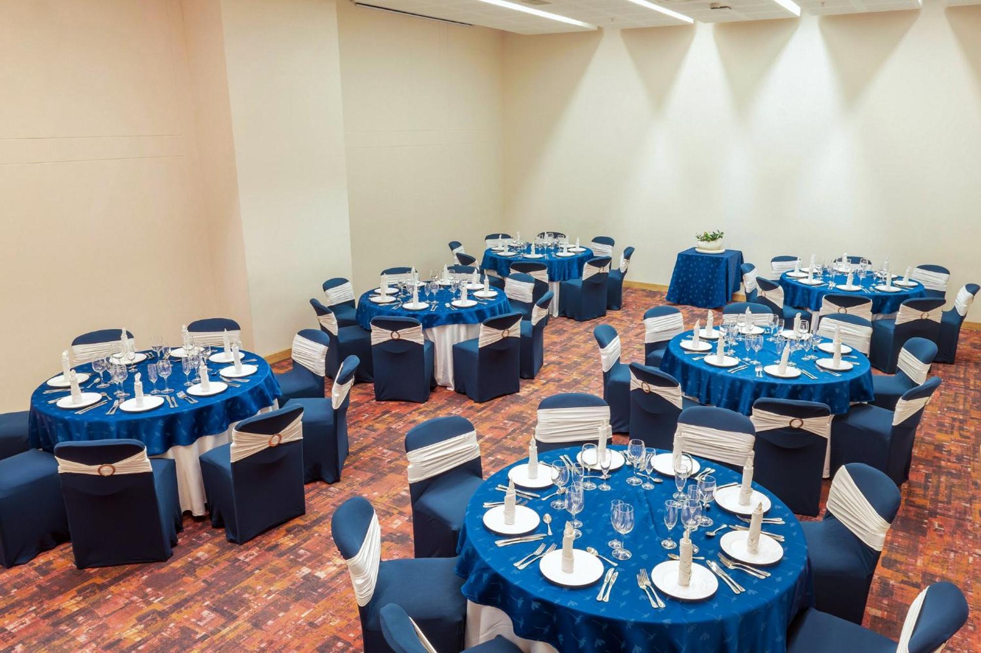 Holiday Inn Cucuta By Ihg Екстериор снимка Banquet Hall