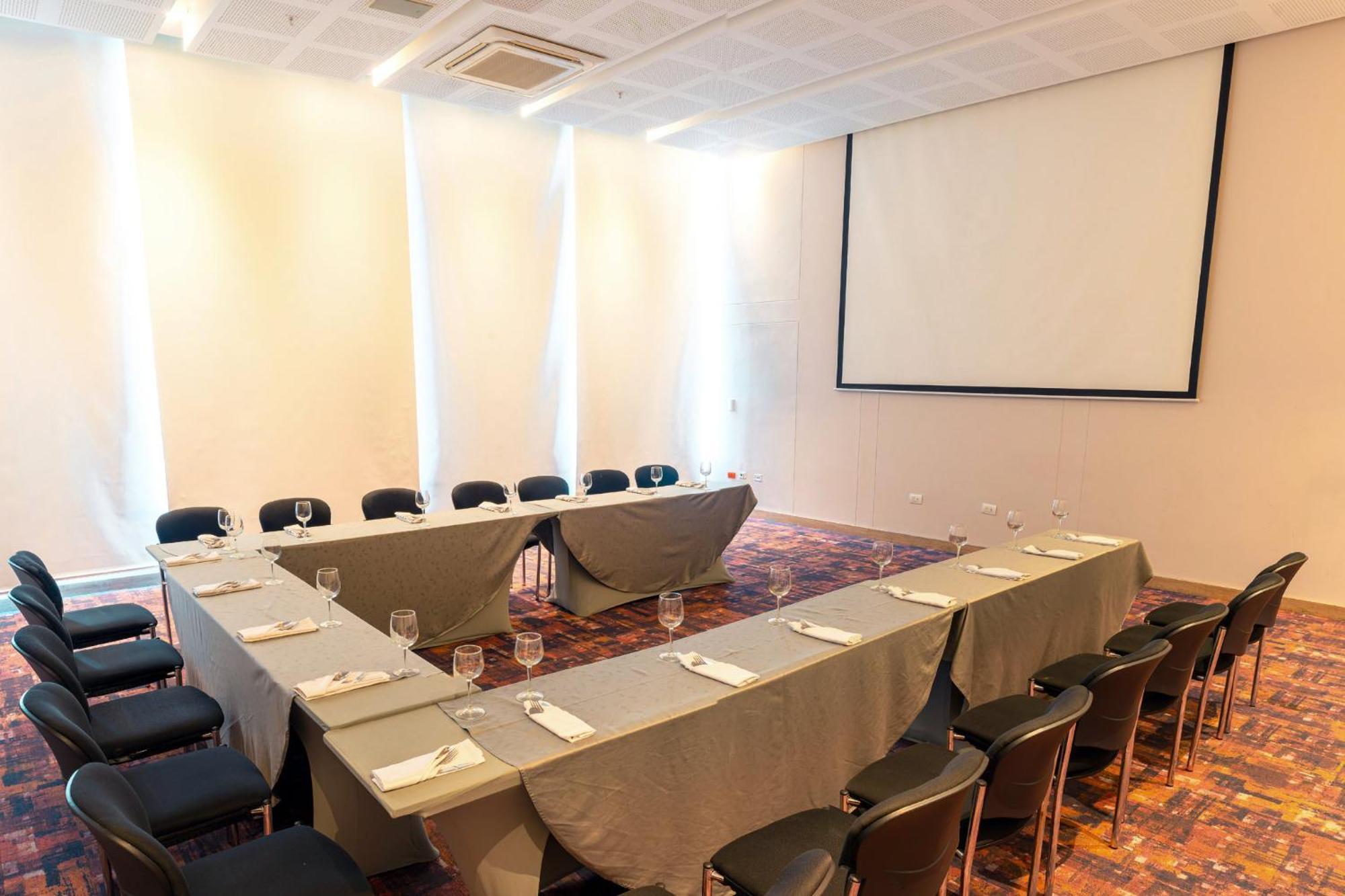 Holiday Inn Cucuta By Ihg Екстериор снимка Meeting room