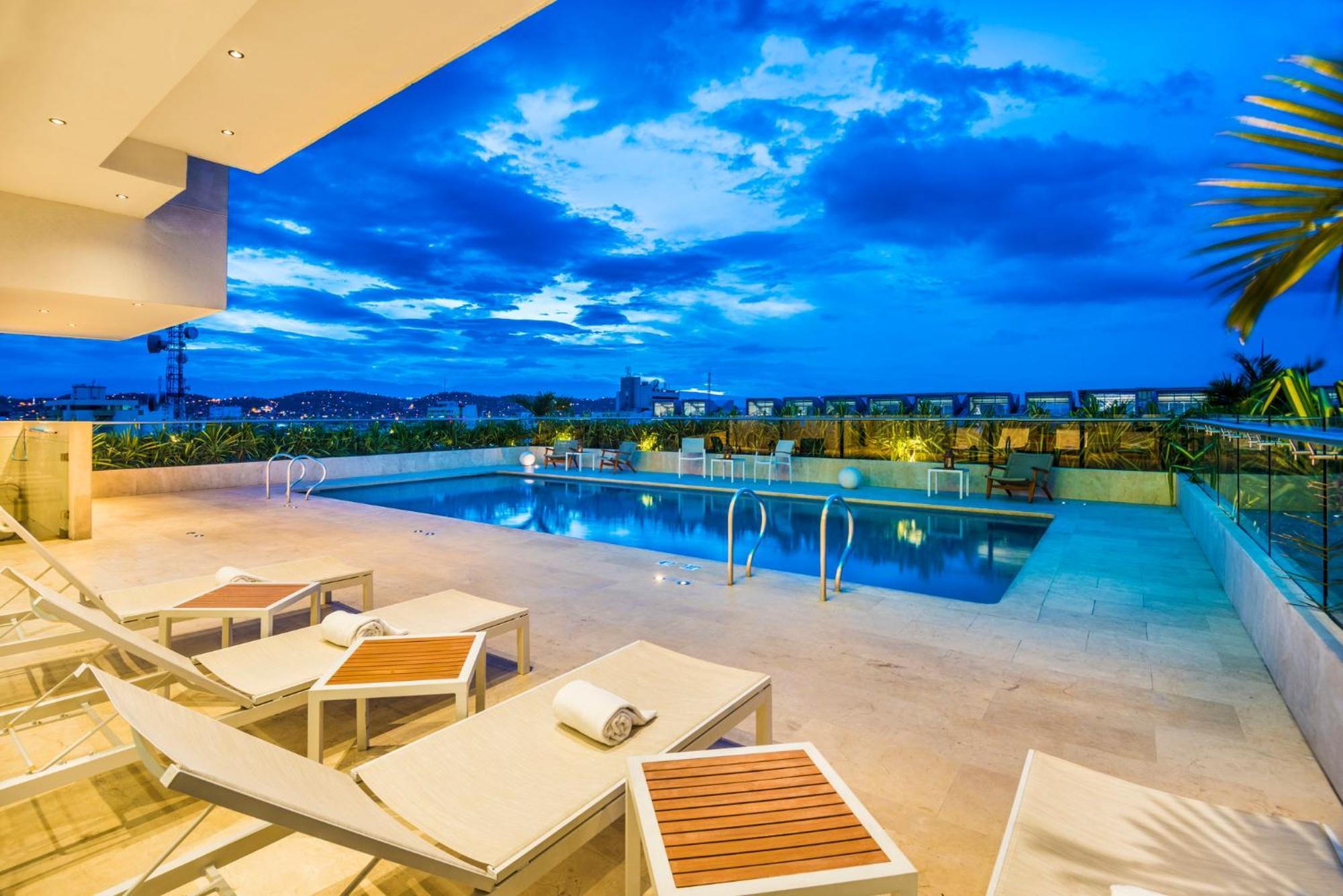 Holiday Inn Cucuta By Ihg Екстериор снимка Rooftop pool at the hotel