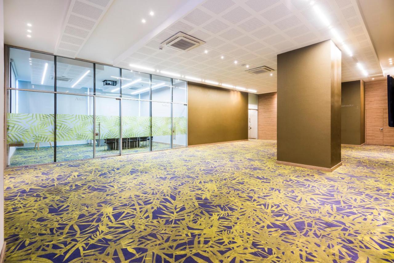 Holiday Inn Cucuta By Ihg Екстериор снимка Carpet flooring