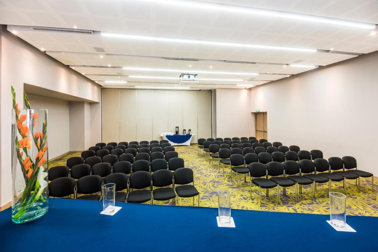 Holiday Inn Cucuta By Ihg Екстериор снимка Meeting room