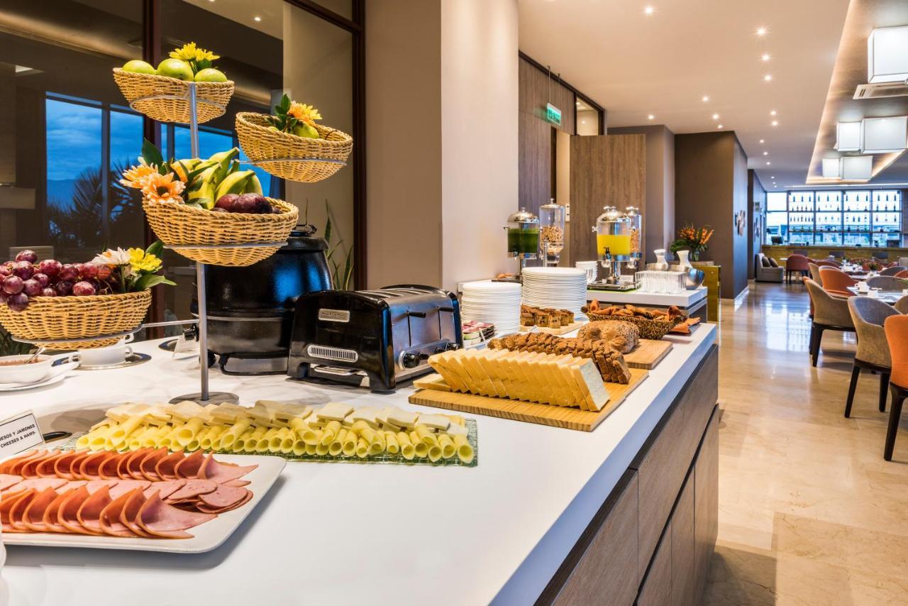 Holiday Inn Cucuta By Ihg Екстериор снимка The lounge at the airport