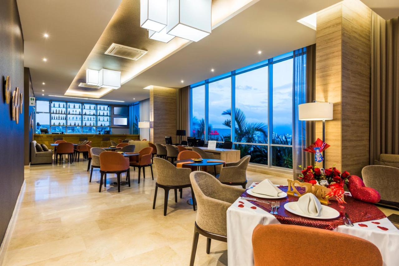 Holiday Inn Cucuta By Ihg Екстериор снимка The Club Lounge at the 36th floor